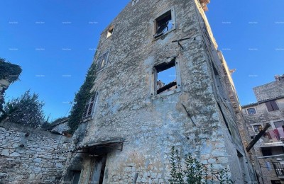 Zu verkaufen: Steinernes Haus zur Renovierung im Herzen von Vodnjan.