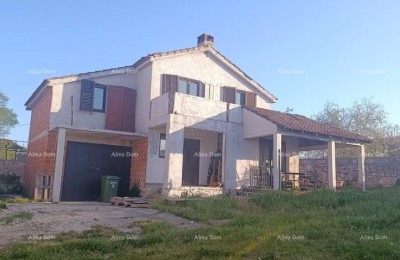 Verkauf eines Hauses – Sveti Lovreč, mit Nebengebäude und Garage