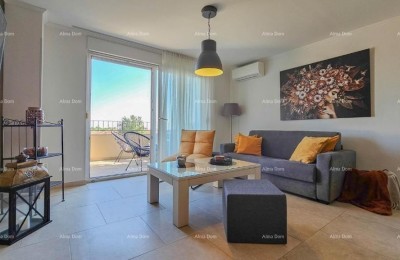 Novigrad – Zweistöckige Wohnung 84 m² mit Terrasse und Parkplatz