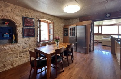 Funtana, Zum Verkauf steht ein Steinhaus mit Meerblick