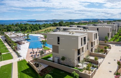 Freistehende Villa Typ 4 mit Dachpool