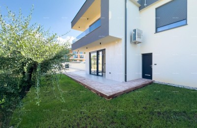 Wir verkaufen eine Doppelhaushälfte mit Pool und Garage