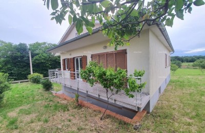 Familienhaus mit Garage, Weinkeller und der Möglichkeit, zusätzliches Land zu kaufen – 30 Minuten von Pula entfernt