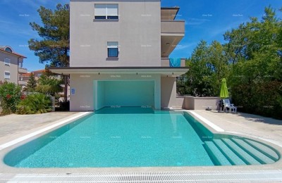 Apartment mit Terrasse, Parkplatz und Gemeinschaftspool – Premantura
