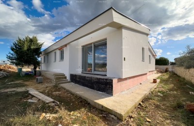 Verkauf eines neu gebauten Hauses mit Schwimmbad, in ruhiger Lage, Juršići!