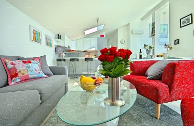 VRSAR – WOHNUNG MIT ZWEI SCHLAFZIMMERN, TERRASSE, ABSTELLRAUM UND PARKPLATZ