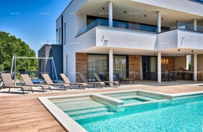 Fažana- Peroj- Wunderschöne Villa mit Pool und Meerblick in der Nähe des Strandes