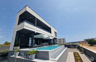 Zu verkaufen: Luxuriöse Villa in Medulin – 100 m vom Meer entfernt