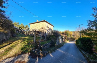 Altes istrisches Steinhaus mit Blick auf Grožnjan.