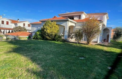 Umag! Haus mit großem Grundstück und Terrasse.