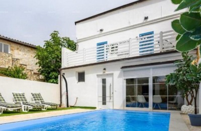 Zu verkaufen: modernes Haus in der Nähe von Poreč