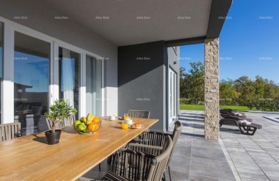 Wunderschönes freistehendes Haus mit Pool in Raša, nahe dem Meer
