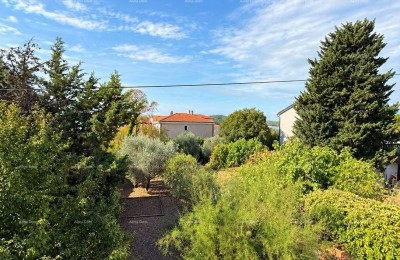 MEDULIN – GERÄUMIGES HAUS AUF ZWEI EBENEN MIT GARAGE