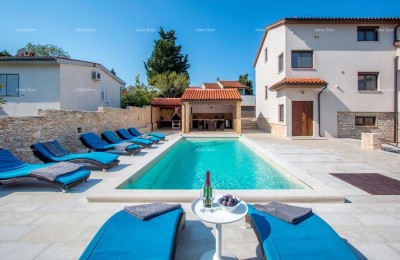 Premantura, freistehendes Haus mit 5 Schlafzimmern. Nähe zum Meer.