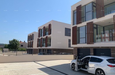 Neuer, moderner Wohnkomplex, Rovinj! Maisonette-Wohnung mit Parkplatz und Garagenplatz!