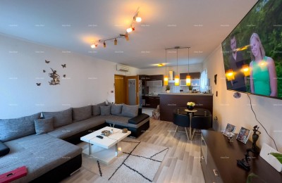 Wir verkaufen eine Wohnung im Zentrum von Pula mit Parkplatz!
