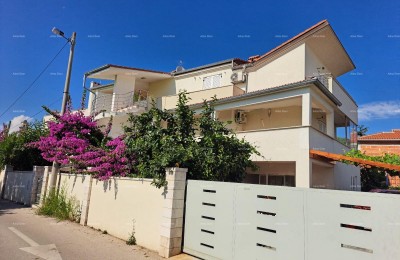 ZU VERKAUFEN – Haus mit zwei separaten Wohnungen, Premantura