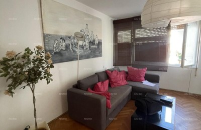 Pula, Zentrum – Geräumige Drei-Zimmer-Wohnung von 76,38 m² mit zwei Terrassen