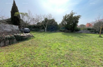 Peroj, Baugrundstück mit einer Fläche von 1336 m²