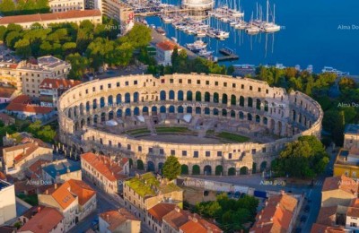 PULA – Wohnung im Zentrum mit zwei Garagen und großer Terrasse