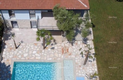 Verkauf - große Wohnung mit zwei separaten Wohneinheiten und privatem Pool und Garten, Umag!