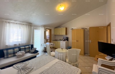 MEDULIN! Studio-Apartment im zweiten Stock eines Mehrfamilienhauses.