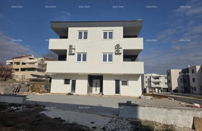 Zu verkaufen: Haus mit drei Wohnungen in Medulin