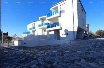 Moderner Apartment im Block D mit zwei Parkplätzen, Nähe Umag!