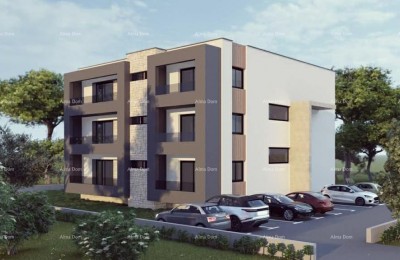 Baugrundstück mit Projekt für ein Gebäude in Strandnähe