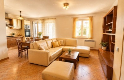 STAN IN ROVINJ – 76 m², 2 GARAGEN