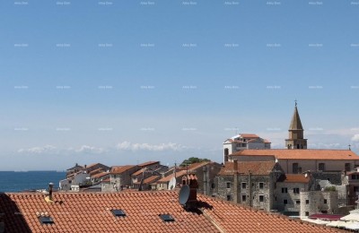Verkauf von Wohnungen in einem Wohn- und Geschäftshaus mit Meerblick, im Zentrum von Umag! / S9a