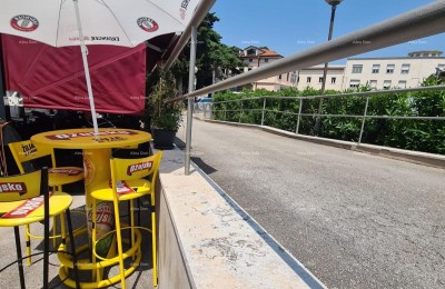ZU VERKAUFEN – GESCHÄFTSRÄUME IM STRIKTEN ZENTRUM VON PULA (MARKT)