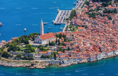 Rovinj – Haus mit 2 Wohnungen und 6 Schlafzimmern an exklusiver Lage, Investitionsmöglichkeit