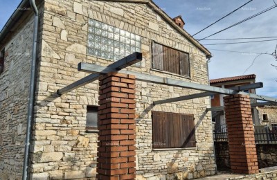 Selbstständiges Steinhaus mit großem Grundstück – Filipana, Gemeinde Marčana