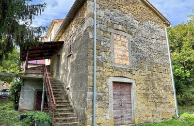 Verkauf - Steinhaus in Istrien mit Baugrundstück, in einer kleineren Ortschaft, Nähe Buzet!