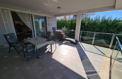 Peroj! Wohnung mit Garten!