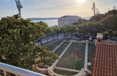 Ein Stadthaus in Pula mit Blick auf Hafen