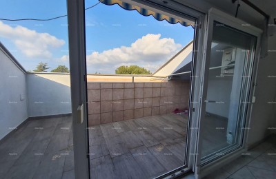 Ausgezeichnete Gelegenheit! Verkauf einer Wohnung in Top-Lage, Medulin! Fünf Minuten gemütlicher Spaziergang zum Meer und zu den Stränden. Unmittelbare Nähe zum Campingplatz.