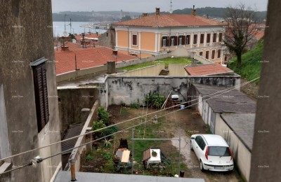 Wohnung zum Verkauf in Pula, Zentrum! Kaštel.