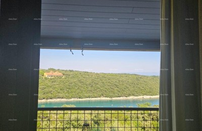 Erste Reihe zum Meer! Renovierte Wohnung in Duga Uvala!