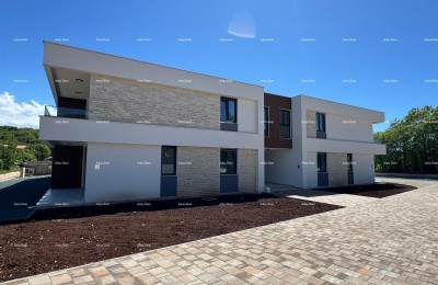 Verkauf - Wohnung in Neubau mit zwei Parkplätzen, Rovinjsko selo!
