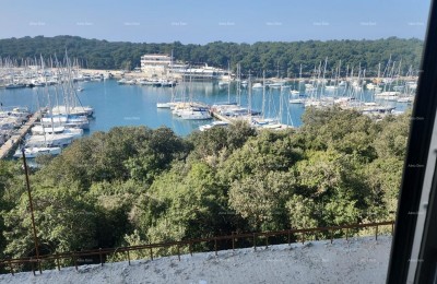 Luxuriöse Wohnung mit Meerblick und Garagenstellplatz, Pula, Veruda!