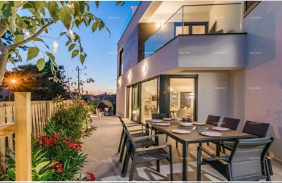 Verkauf einer wunderschönen Villa mit Pool, Whirlpool und Meerblick, Fažana!