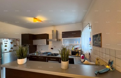 Wir verkaufen eine Wohnung im Zentrum von Pula mit Parkplatz!