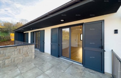 Verkauf eines neugebauten, modern ausgestatteten Hauses mit Pool in Rakalj!