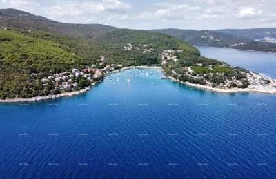 Baugrundstück mit einer Fläche von 1.220 m² – Sveta Marina, Raša