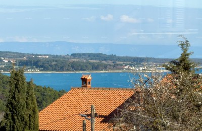 Zu verkaufen: Attraktives Haus in Premantura mit Meerblick