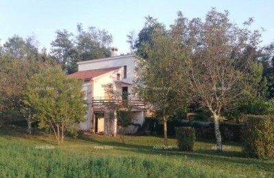 Baugrundstück mit legalisiertem Gebäude Parizi Gemeinde Pazin