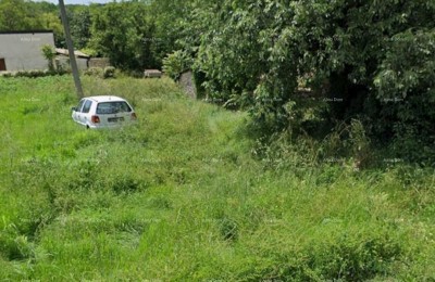 Baugrundstück 600 m² in der Umgebung von Brtonigla – ideal für ein Familienhaus oder ein Ferienhaus