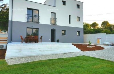 Moderne Villa mit Pool in Pula, nur 1500 m vom Meer entfernt